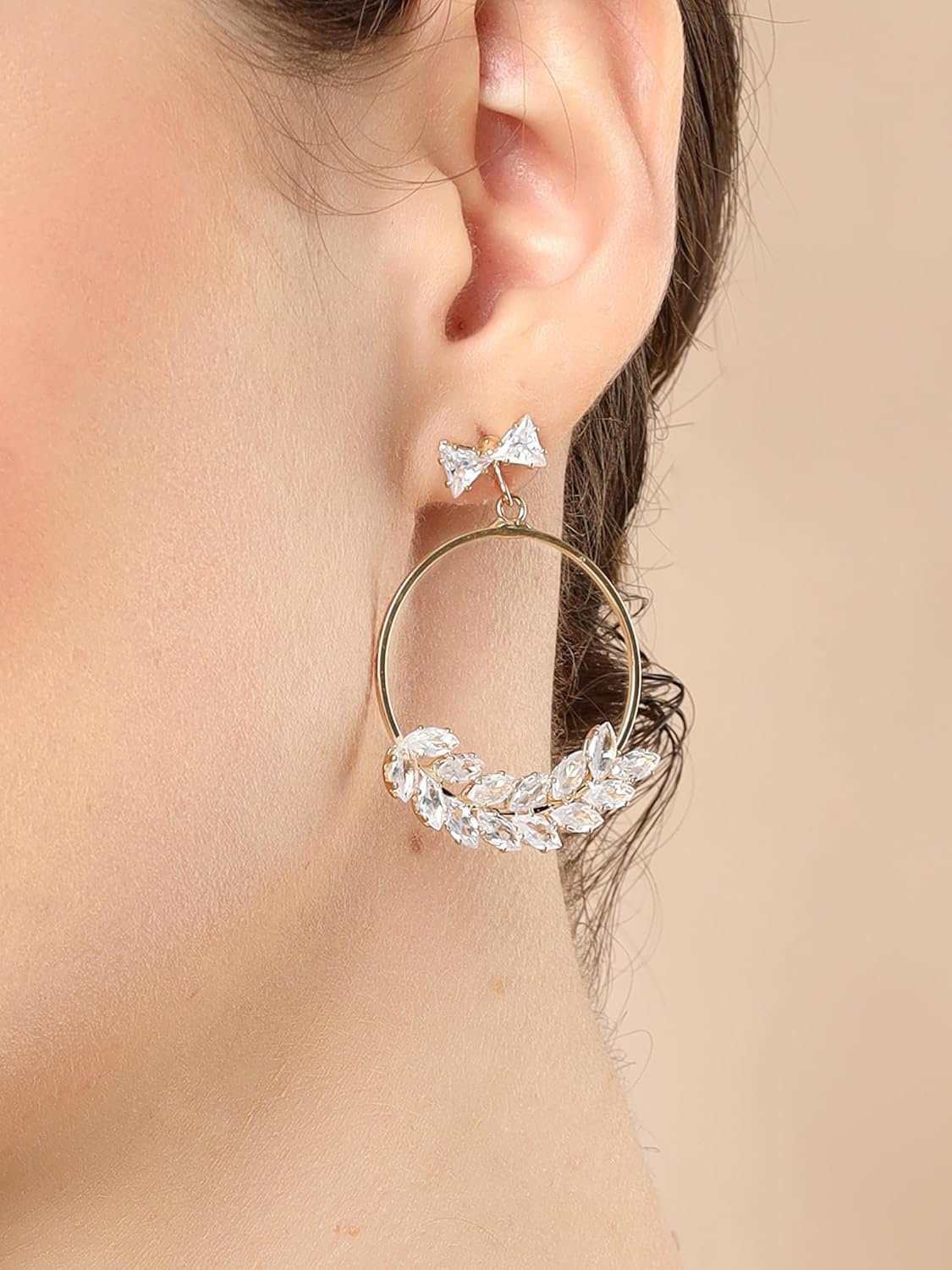 Eigentijdse oorbellen met bladmotief – mode-sieraden – vergulde afwerking – retailverpakking