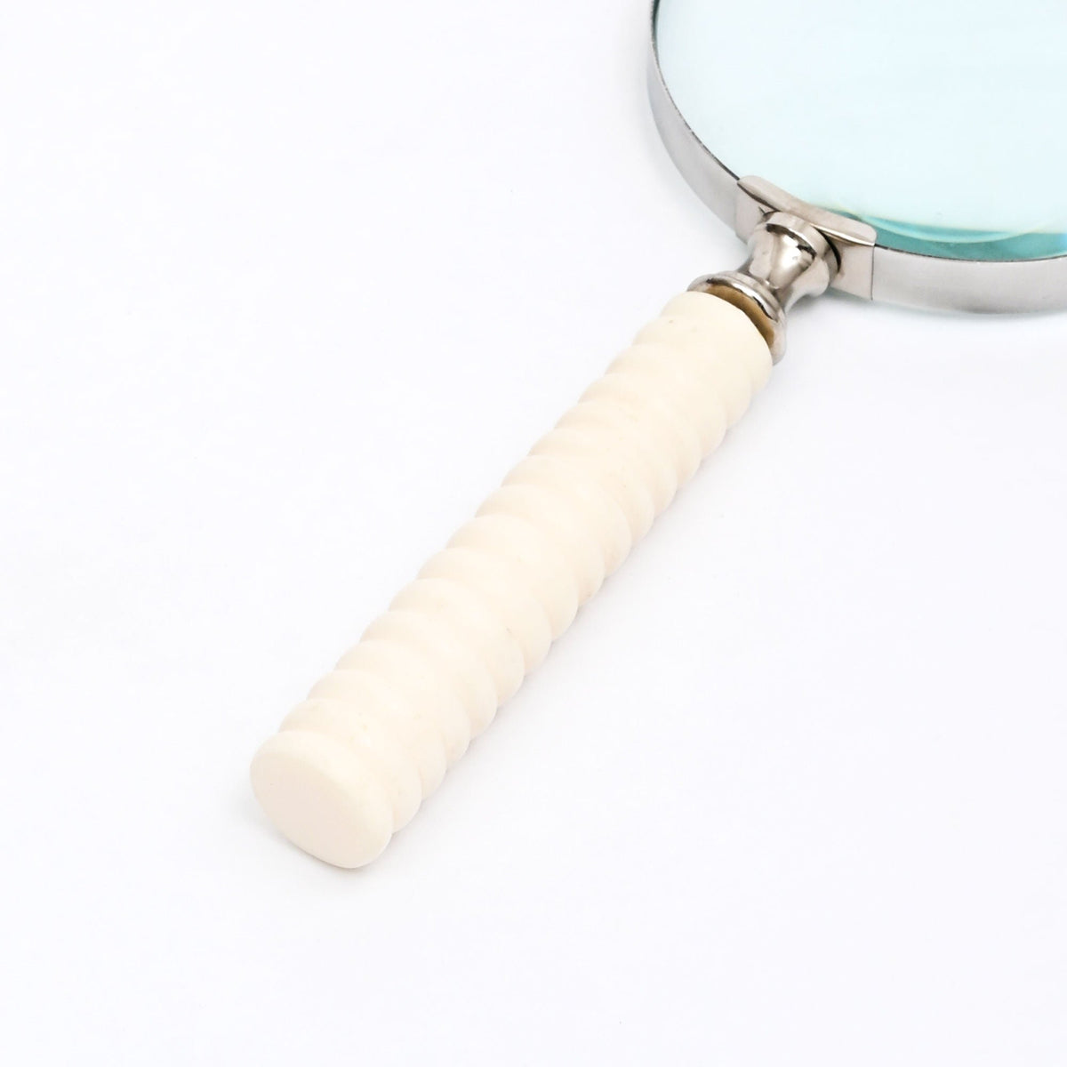 Luxe vergrootglas met stalen frame en crèmekleurig handvat