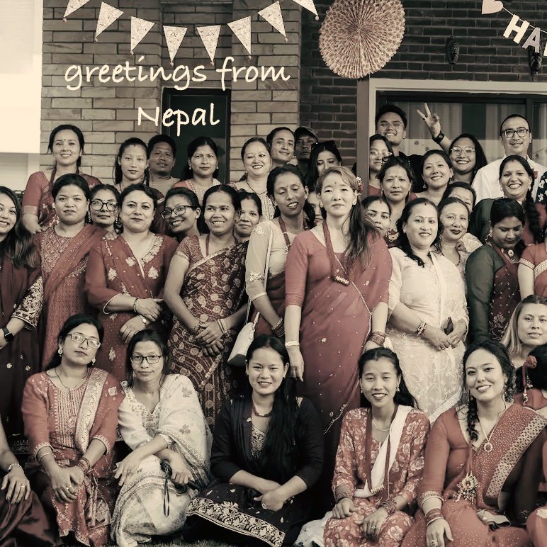 Luna-Leena muis met sterornament - gouden jurk - wol - handgemaakt in Nepal