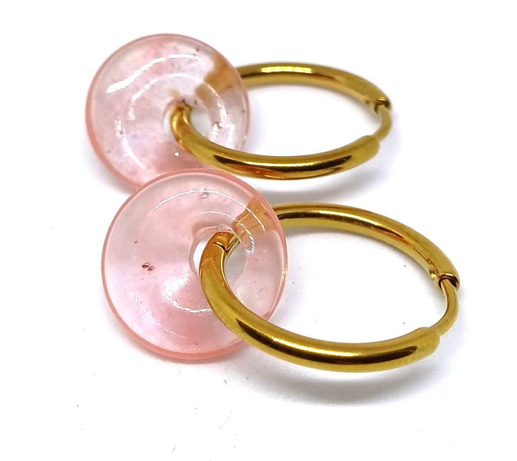 Roestvrijstalen creolen met cherry quartz donut
