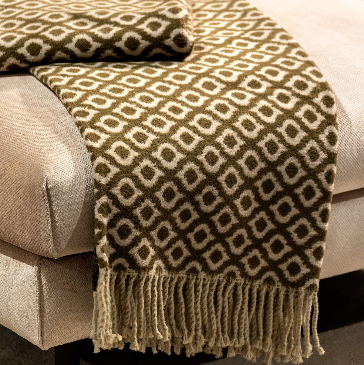 Isabella | Plaid | 150x200 cm Militaire olijf | Groen | Uni | Hoii | 60% katoen 40% acryl