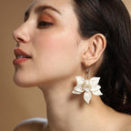 La-Flora oorringen – mode-sieraden – metallic acryl en legering – eigentijds design – één maat