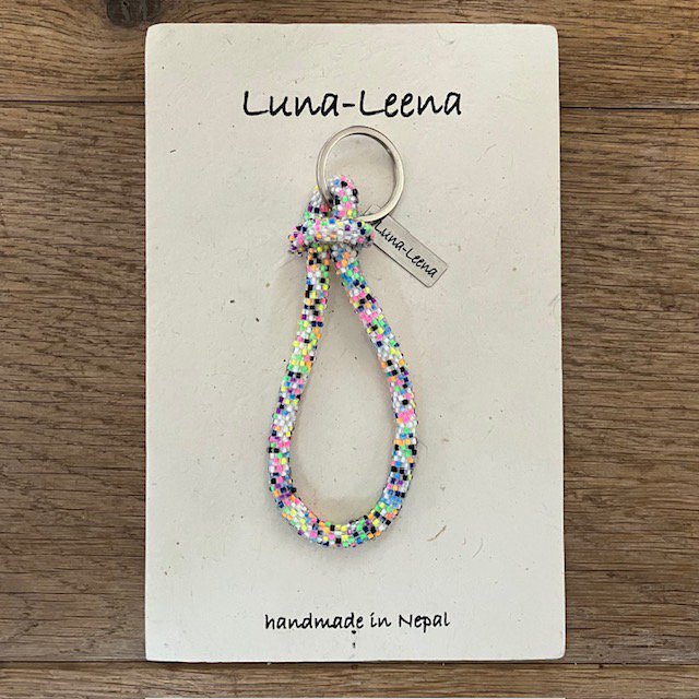 Luna-Leena kralenarmband sleutelhanger rol 'fluor' - multi glaskralen - volwassen - hand gehaakt in Nepal