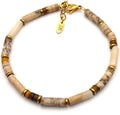 Armband van fossiele en veldspaatedelstenen