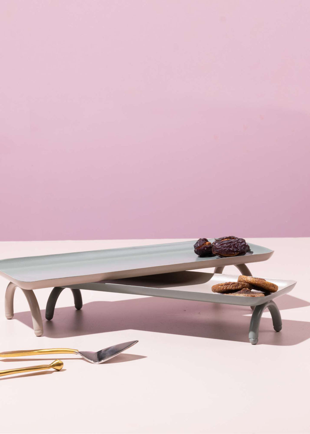 Dienblad met glanzende afwerking Half Moon - Petit met slanke poten