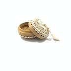 Bambu doosje met kraaltjes en kauri schelpen