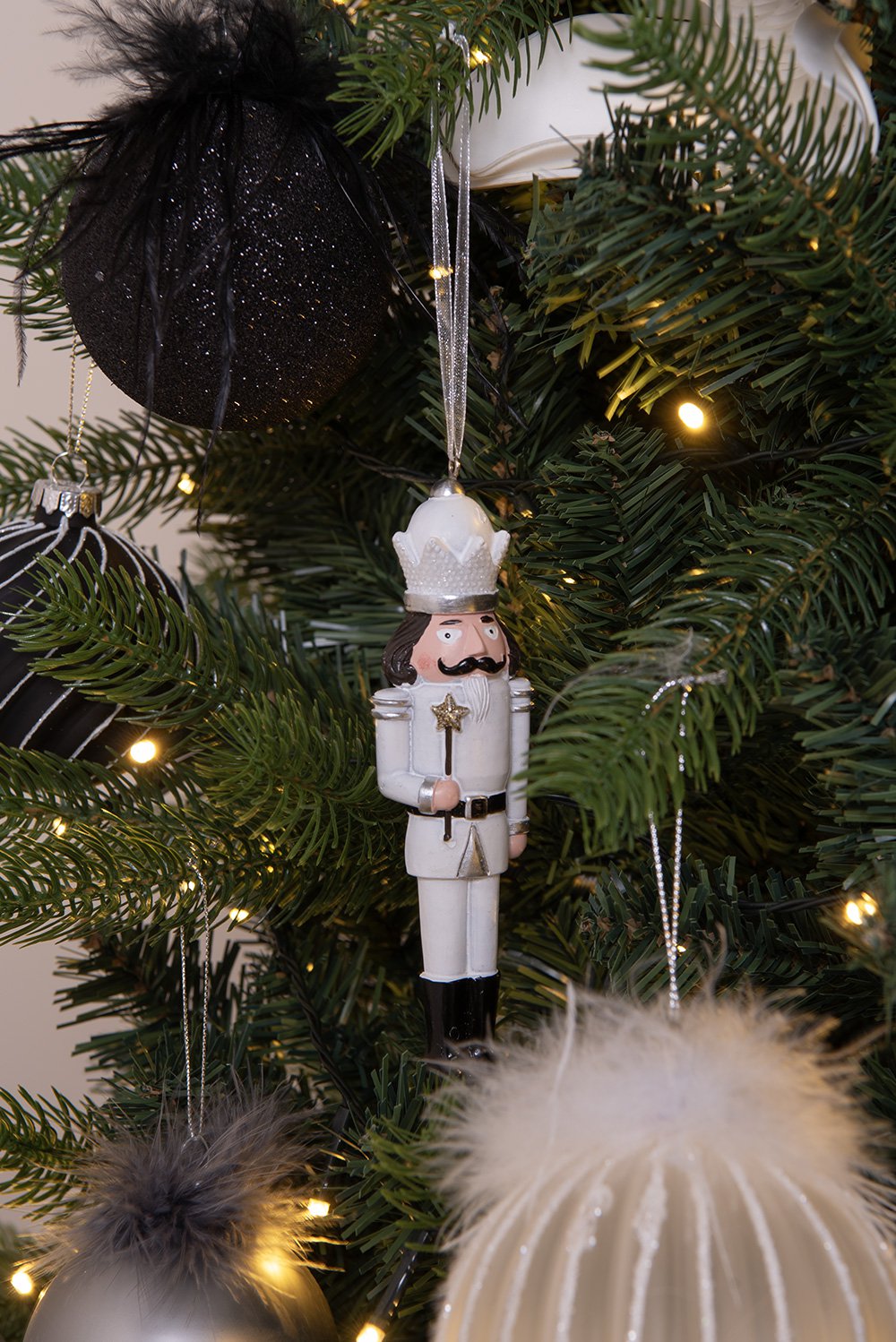 Kersthanger Notenkraker 13 cm Wit Kunststof Kerstbal