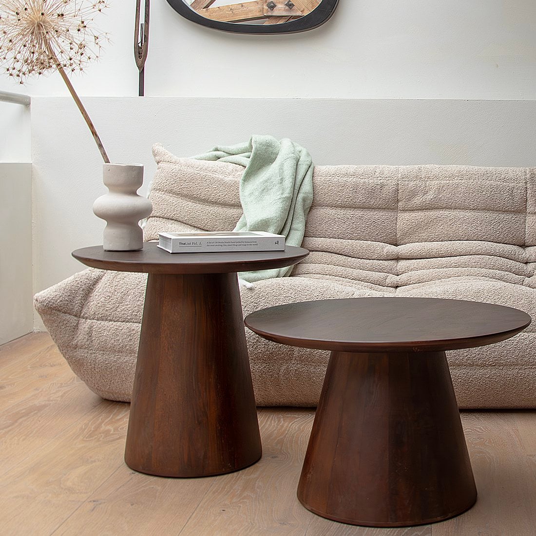 Bullnose cone bijzettafel mangohout Ø55 cm