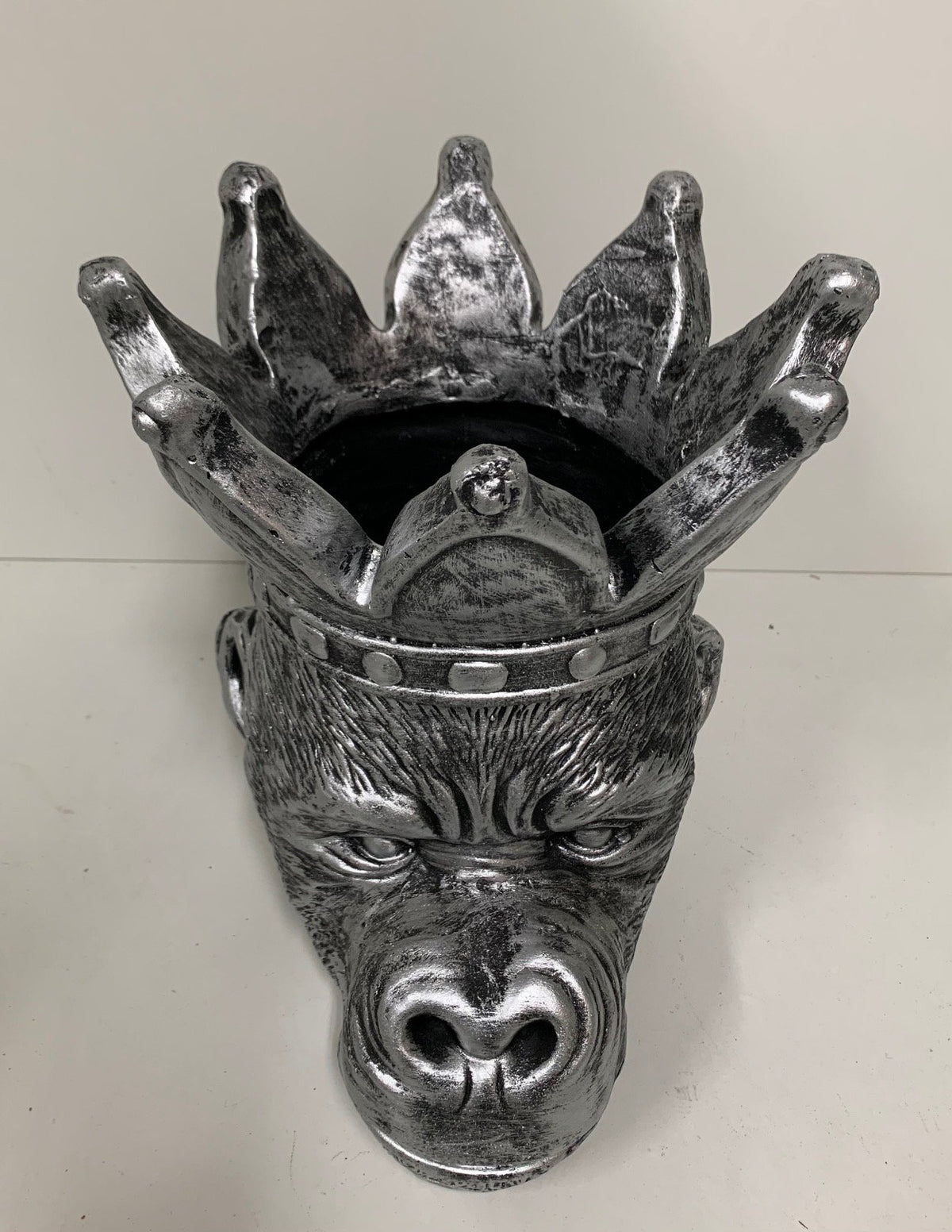 Polyresin aap plantenpot zilver