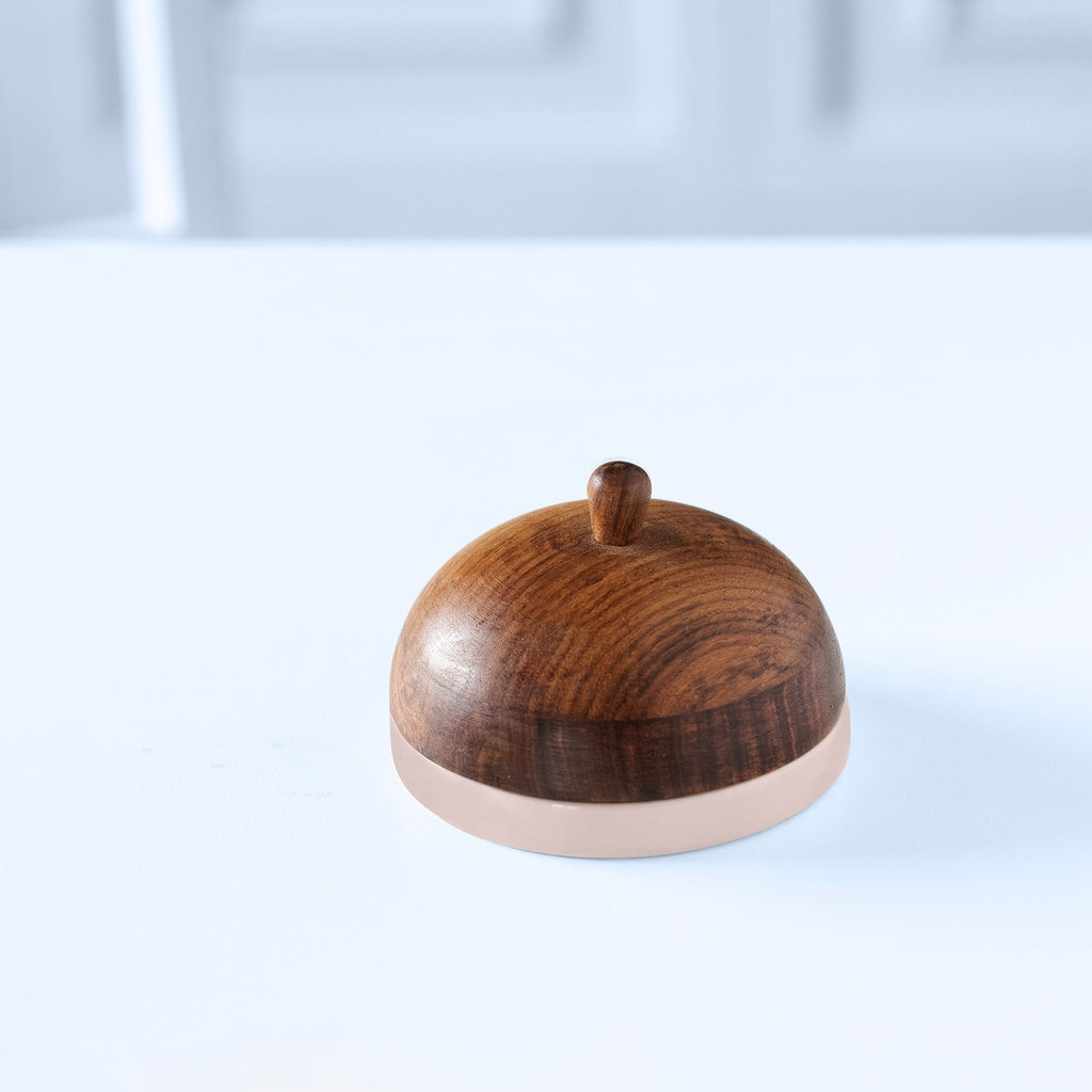 Keramische botervloot met mangohouten deksel – Blush Stripe Boterhouder voor moderne keukeninrichting