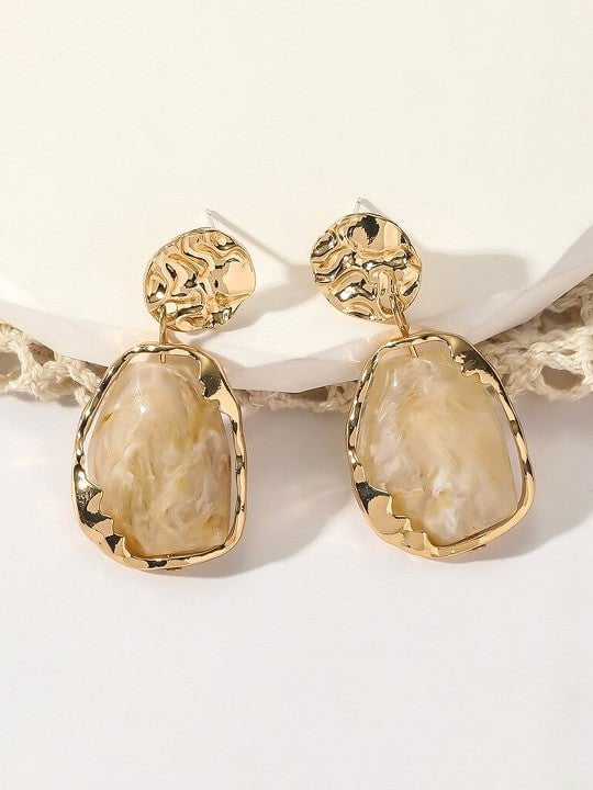 Moderne Dangler-oorbellen – vergulde afwerking – strak wit ontwerp