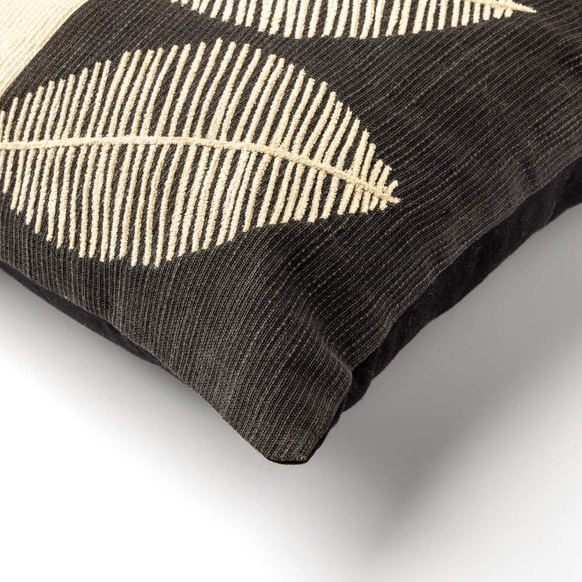 Nederlands decor Danee - Cushion 45x45 cm - Raven - Black