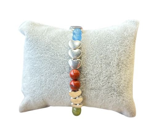 Dames armband met een mix van natuurstenen 6 mm en zilverkleurige hartjes