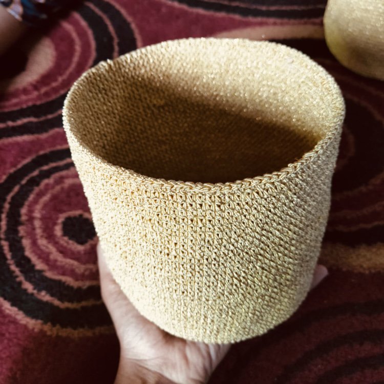 Luna-Leena mand laag goud H14cm lurex & biologisch katoen - hand gehaakt in Nepal