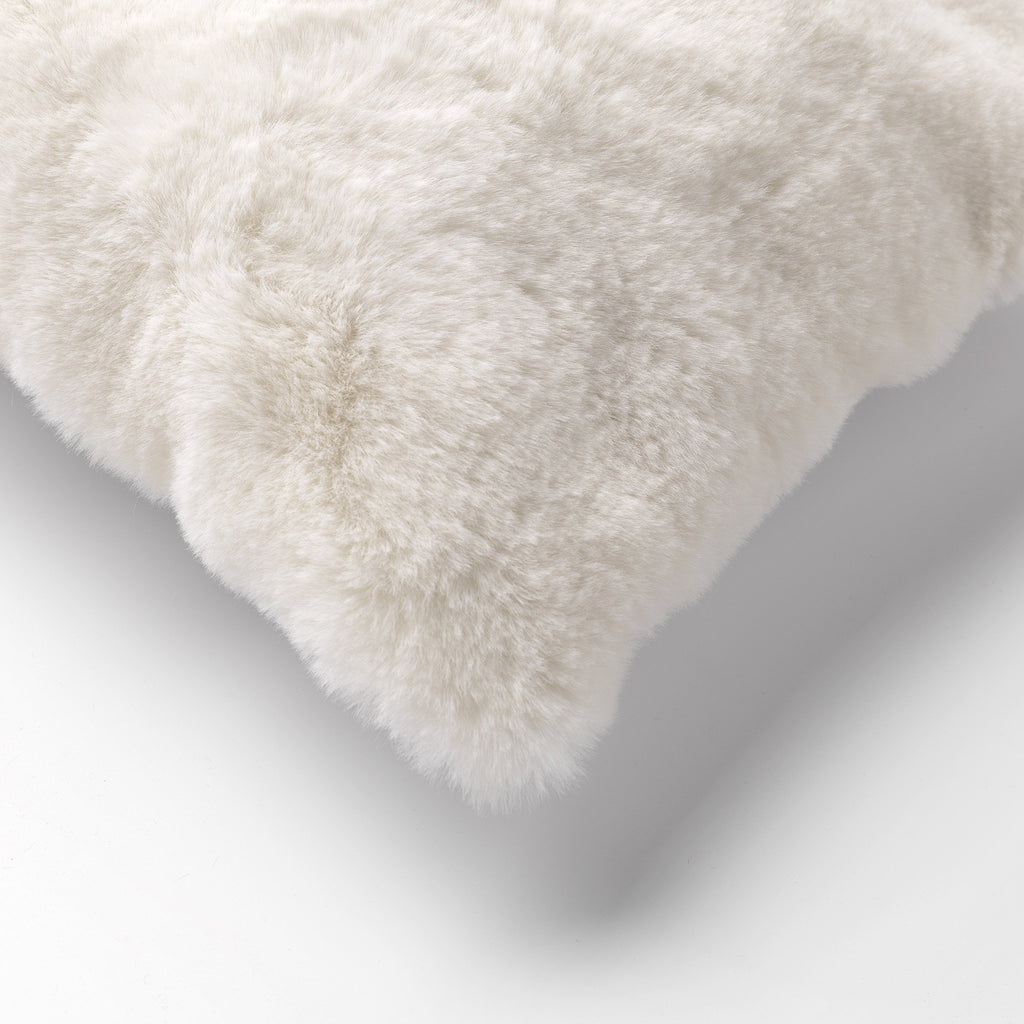 Dutch Decor Zaya - Kussen 30x50 cm - Imitatiebont look - Sneeuwwitje - Wit