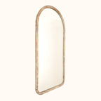 Halfronde wandspiegel in antiek wit mangohouten frame