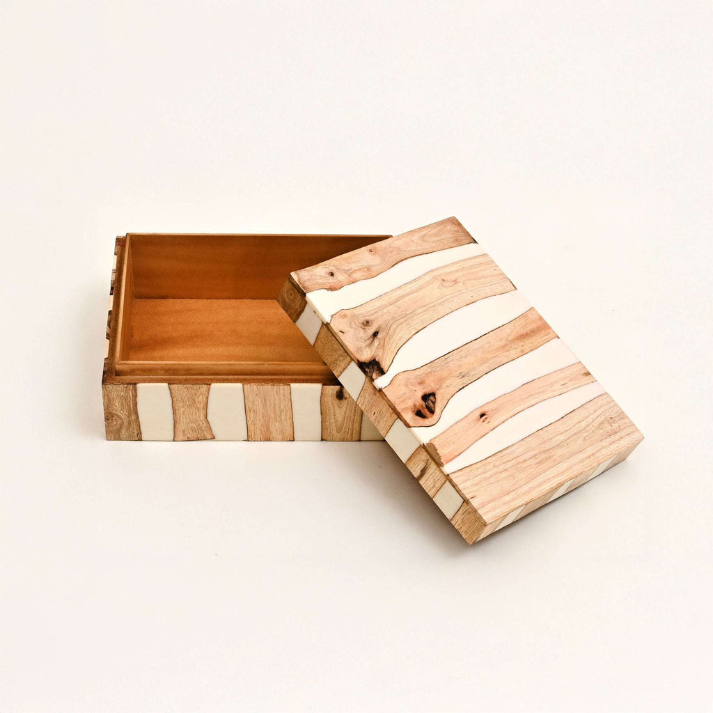 Wit gestreepte houten decoratieve doos