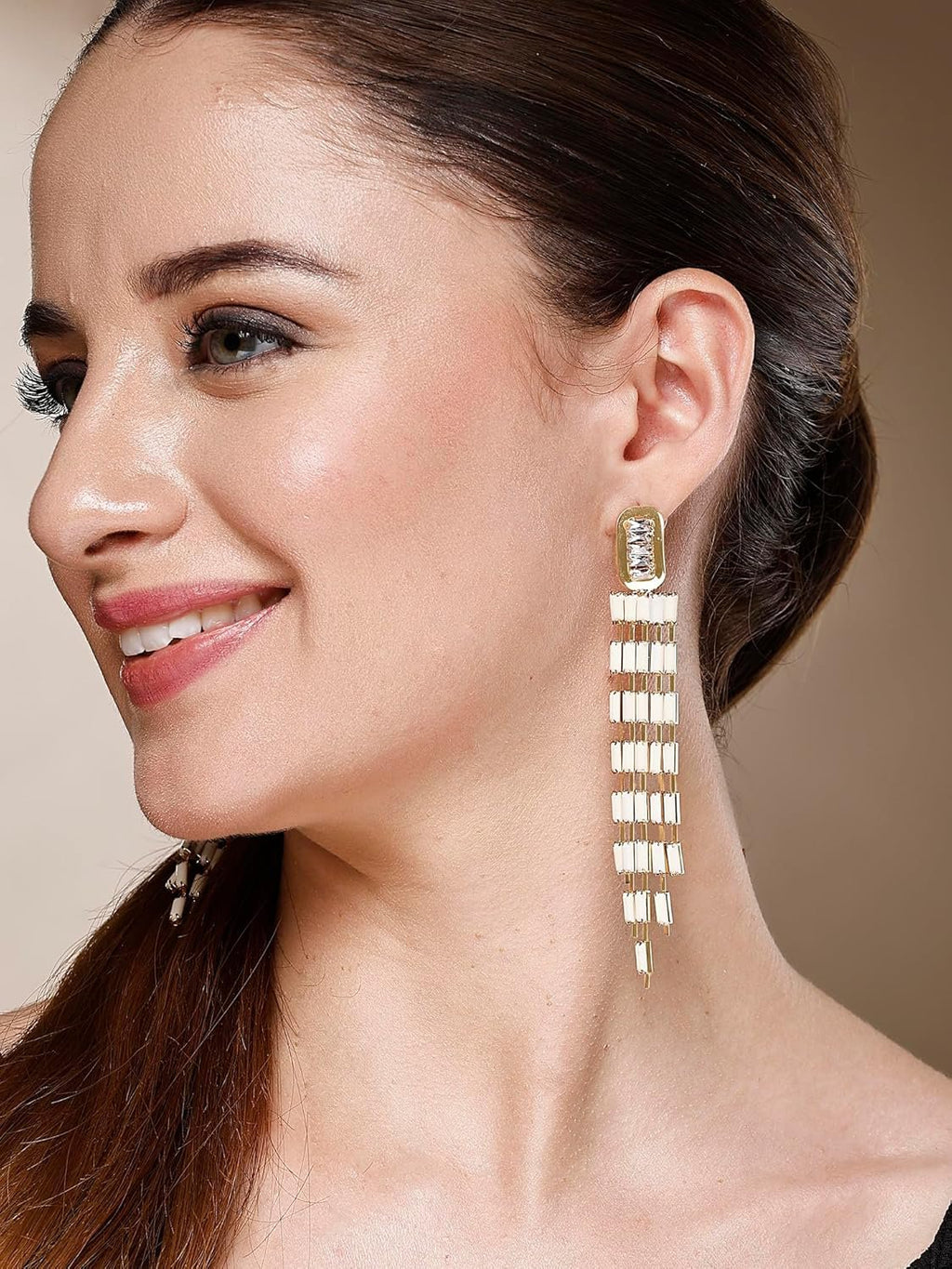 Eigentijdse witte oorbellen – mode-sieraden voor dames – vergulde afwerking – winkelvoorraad