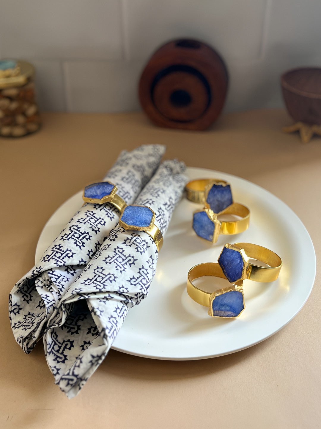 Blauw- en goudkleurige kristallen agaat servetringen – eetservies – metaal, met agaat verfraaid – 6-delige set
