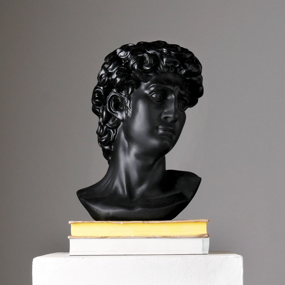 Black David Bust Statue – Klassiek geïnspireerd decoratief beeldhouwwerk voor tafelblad-styling