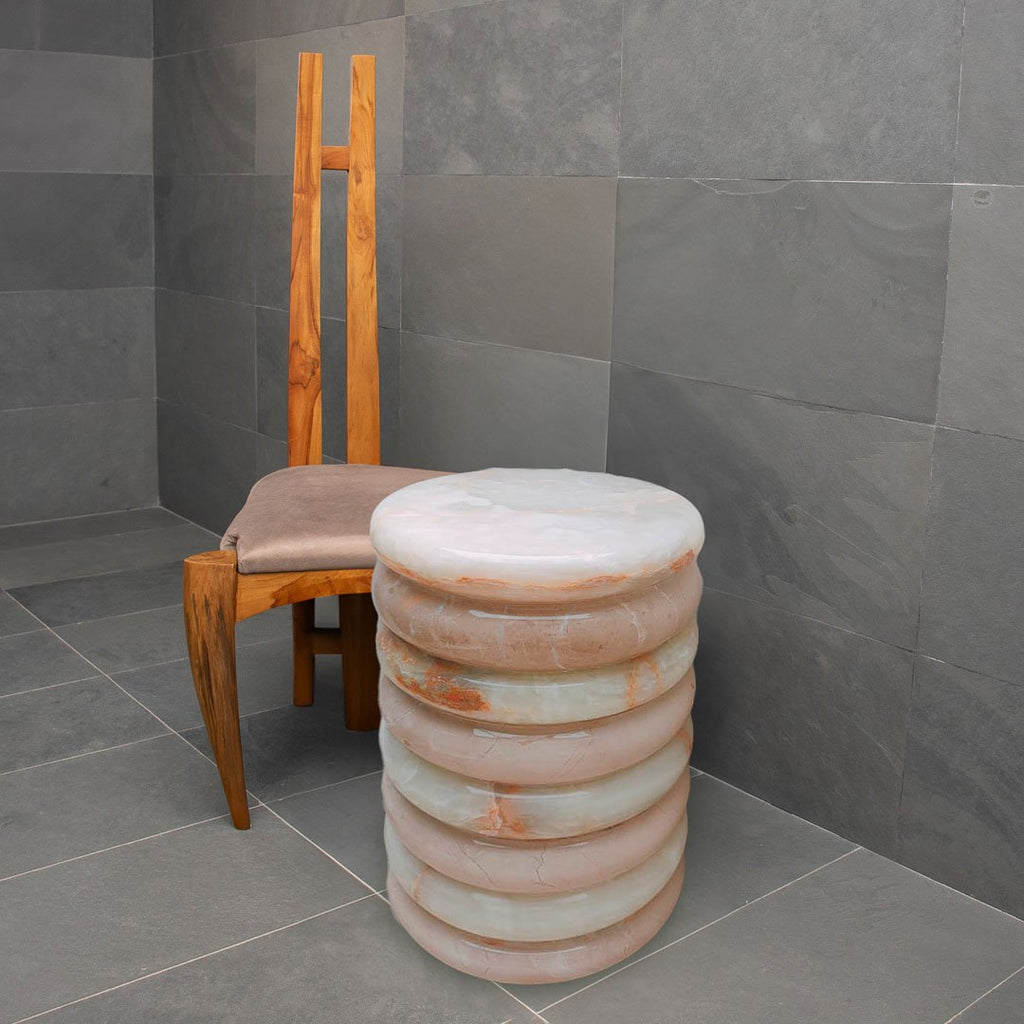 Kleine tafel in beige marmer en witte onyx
