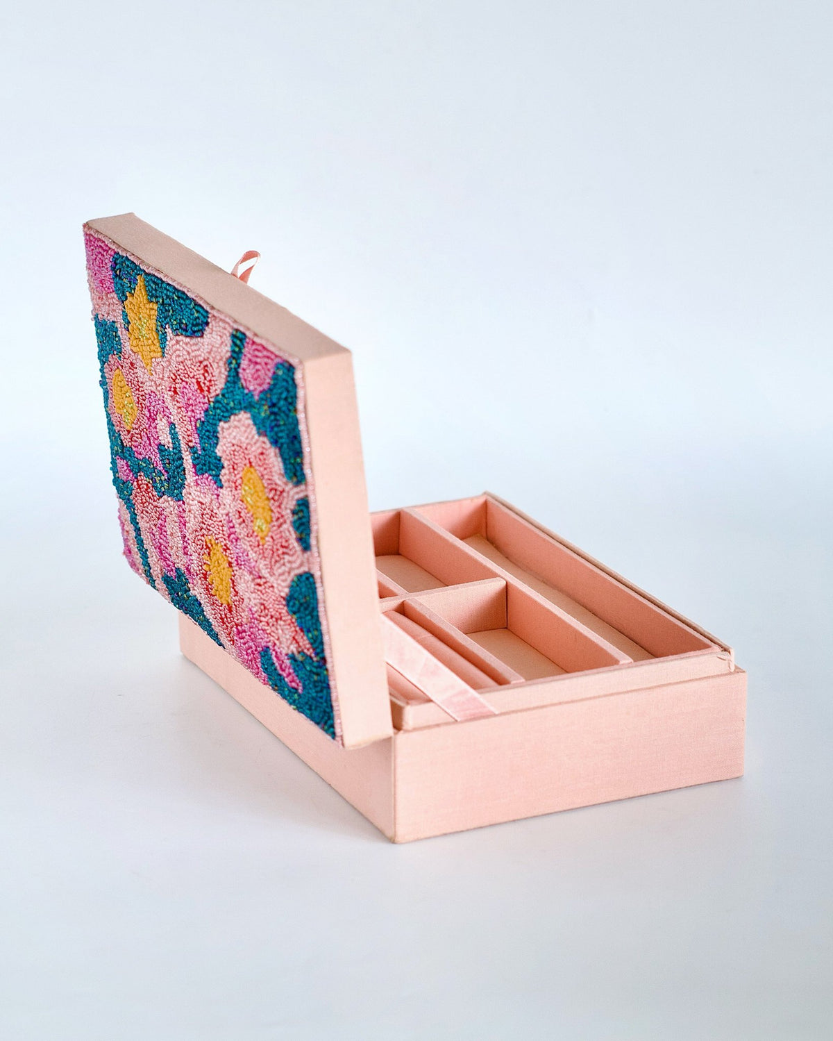 Sieradendoos met kralen en bloemen - 9x6x2,5 inch
