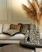 Evita | Kussen | 45x45 cm puimsteen | Beige | Velvet | Panther Print | Hoii | Met luxe binnenkussen