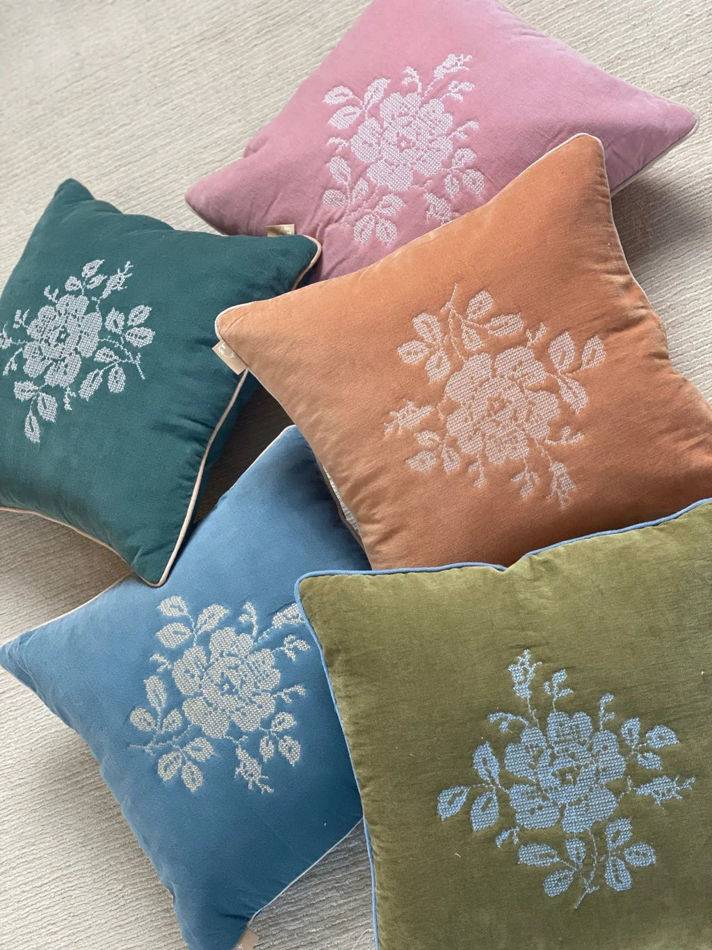 Kussenhoes | Camellia Teal Cross Stitch kussenhoes van Sanctuary Living