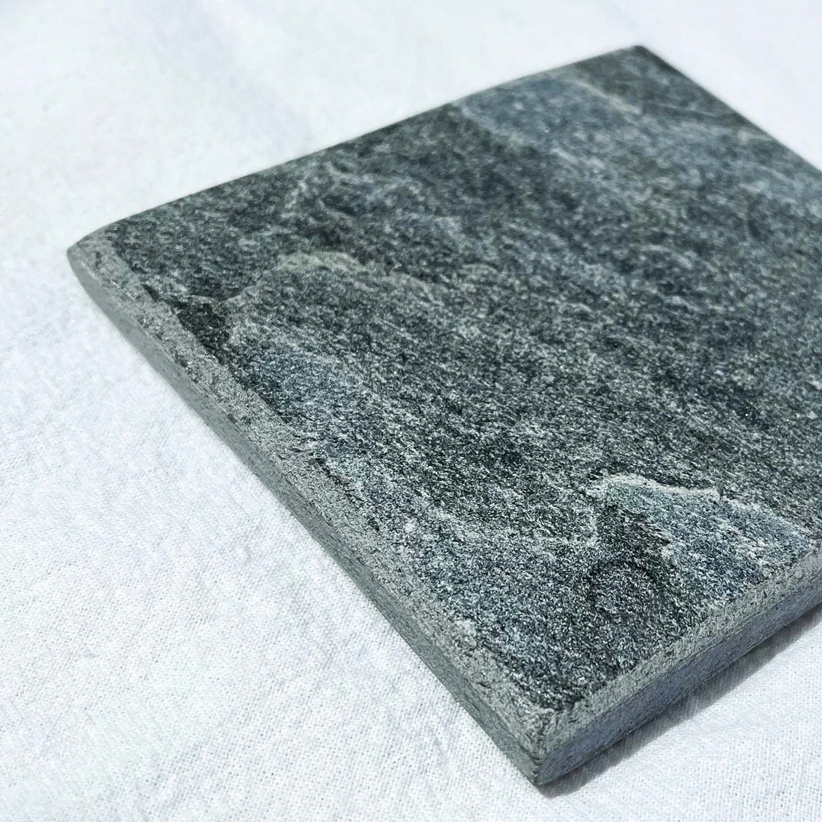Gebeitelde leistenen onderzetters - 10x10cm, set van 4