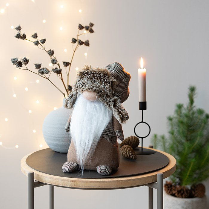 Geheime kerstmanstandaard met geruite wintermuts