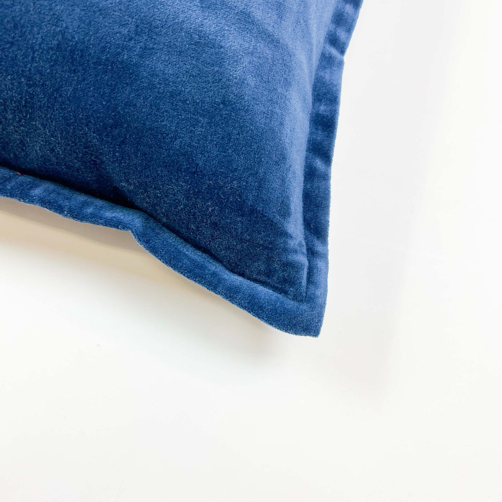 Nederlands decor Caith - Decoratief kussen 50x50 cm - 100% katoenen velours - Insignesblauw - donkerblauw