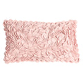 Bed van rozen zacht roze kussen 30 x 50 cm