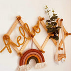 Geweven regenboog wandhanger – handgemaakte textielkunst – 8x8 inch