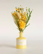 Glazen vaas met gedroogde narcisbloemen - 28 cm hoog