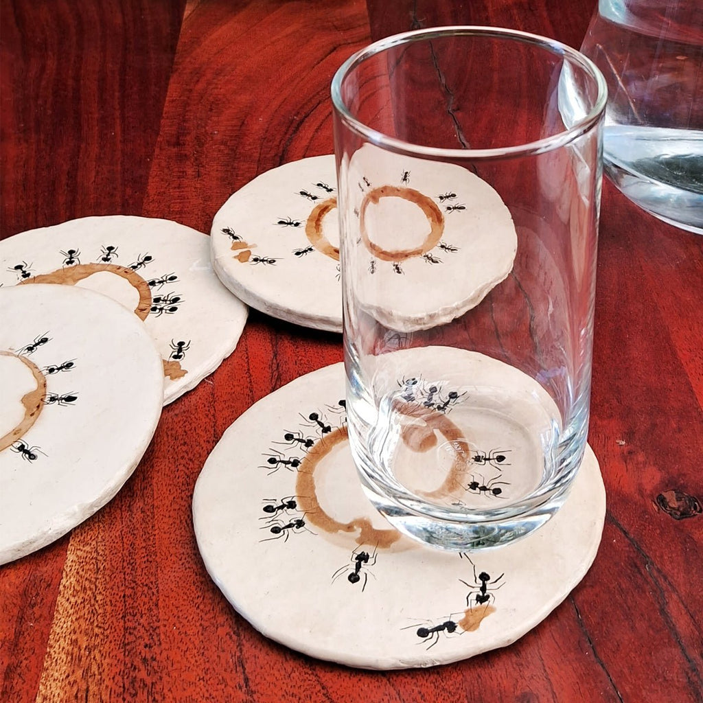 Onderzetters van papier-maché-Koffiegekleurde mieren