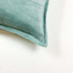 Nederlands decor Caith - Decoratief kussen 50x50 cm - 100% katoenen velours - Jadeite - lichtgroen