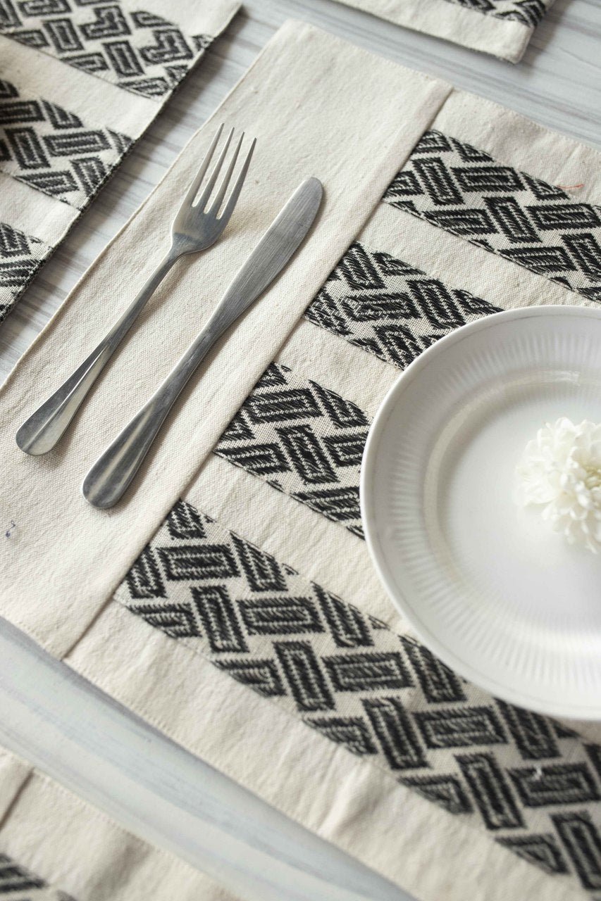 Kala katoenen tafelplacemat met handgeweven jacquardpatch - Set van 2