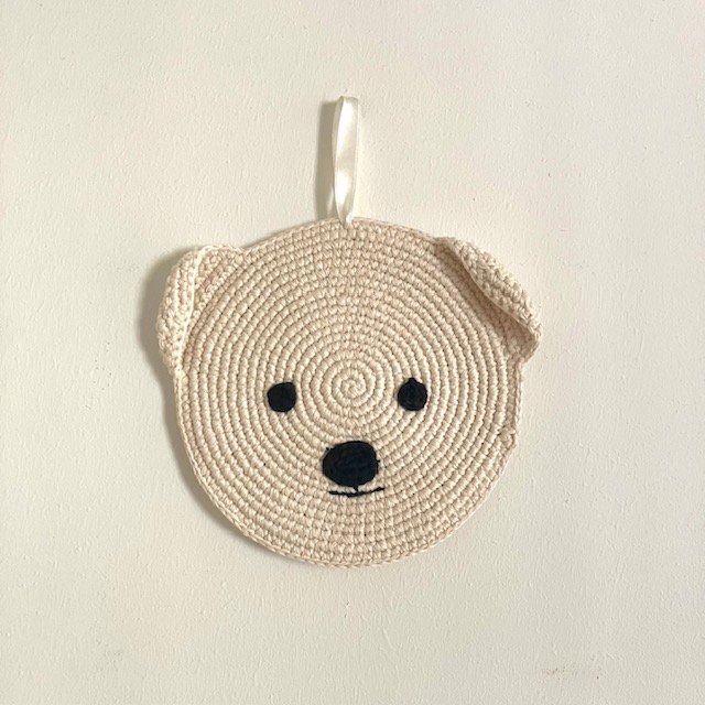 Luna-Leena Ice Bear cadeauhanger - gebroken wit - biologisch katoen - handgehaakt in Nepal
