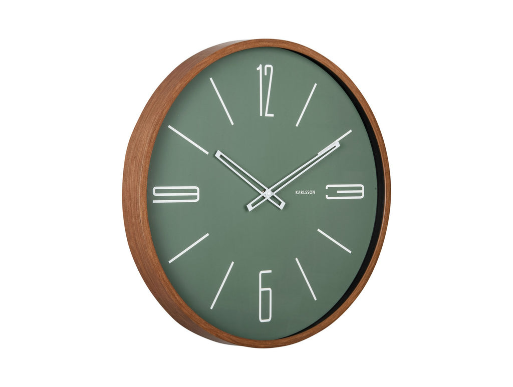 Wandklok gemarkeerd als groot