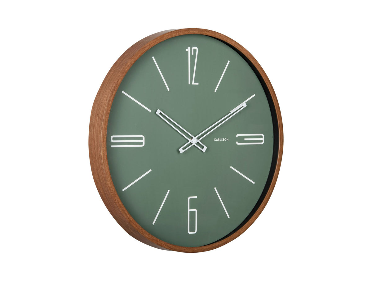 Wandklok gemarkeerd als groot