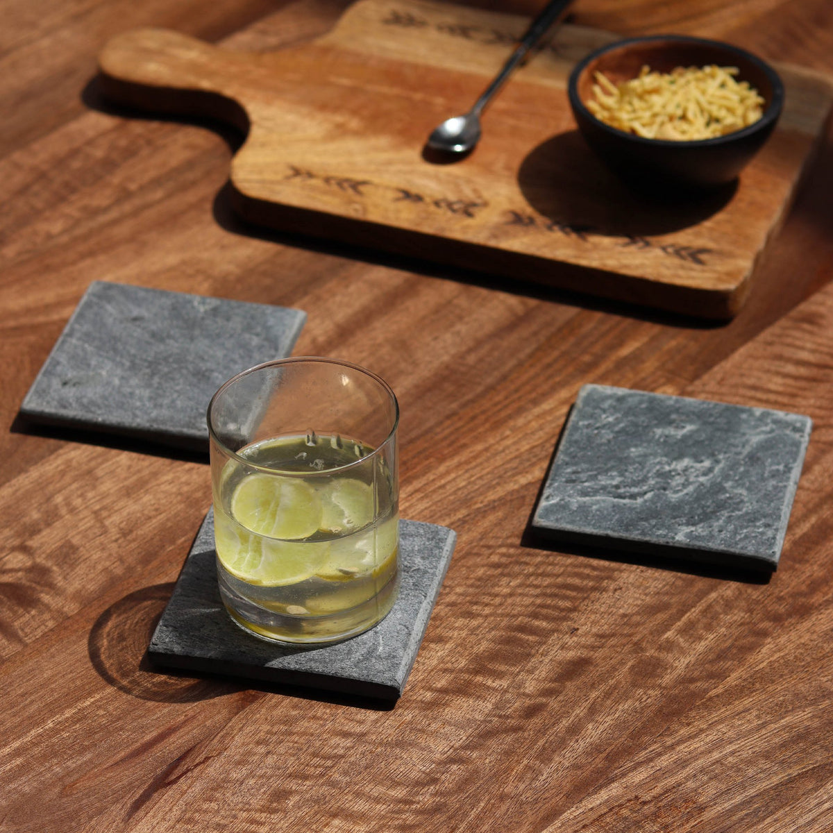 Gebeitelde leistenen onderzetters - 10x10cm, set van 4