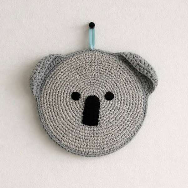 Luna-Leena Koala cadeauhanger - grijs gemêleerd - biologisch katoen - hand gehaakt in Nepal