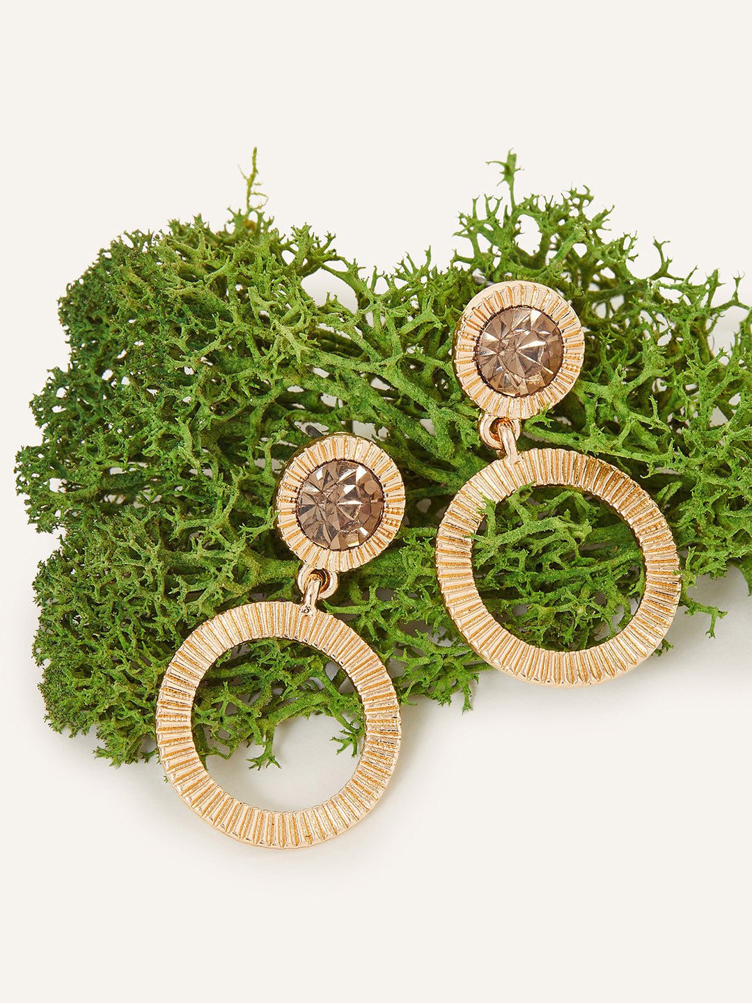 Goudkleurige geribbelde cirkeldruppeloorbellen – mode-sieraden – met kristallen verfraaid – 4 cm