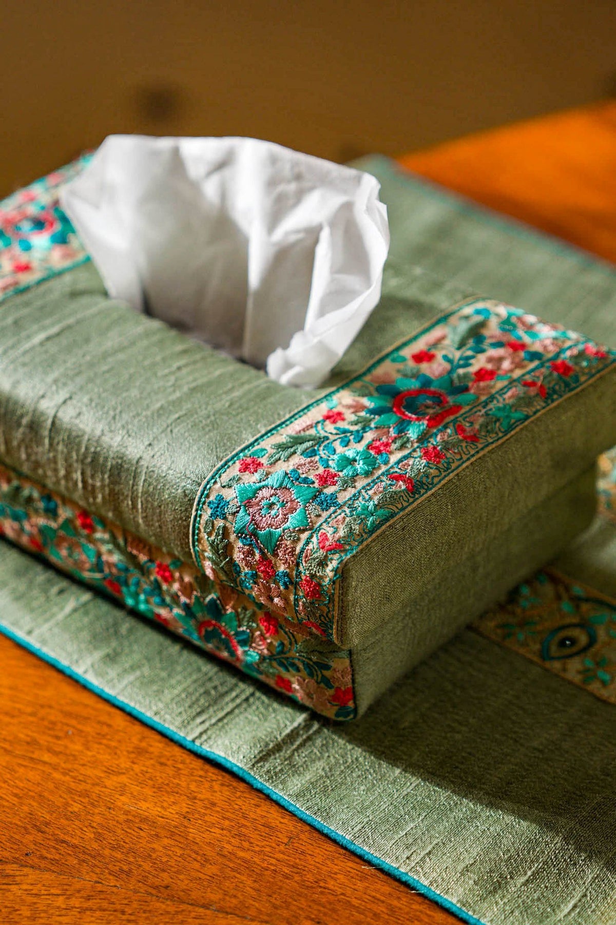 Dupion Zijden Tissue Box - Handgeweven, Bloemenborduurwerk
