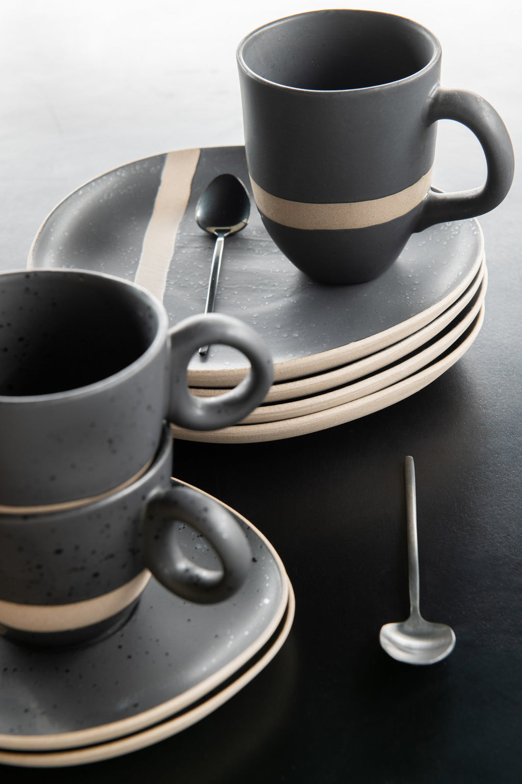 J-Line bord - keramiek - zwart/taupe - small