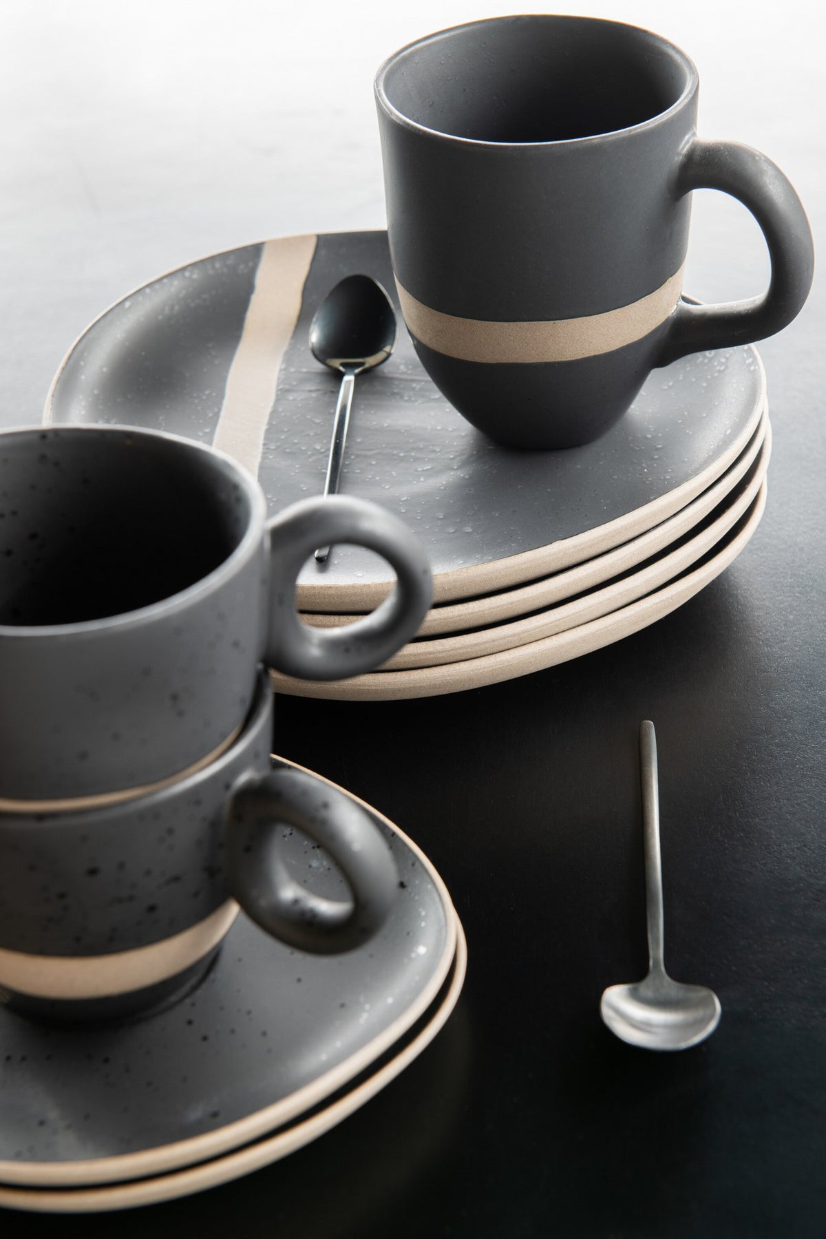 J-Line bord - keramiek - zwart/taupe - small