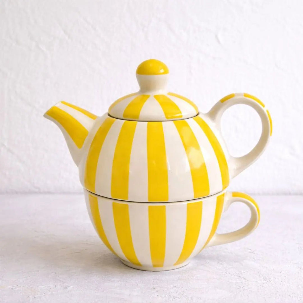 Gestreepte mok van steengoed - Theepot en bekerset, geel en wit