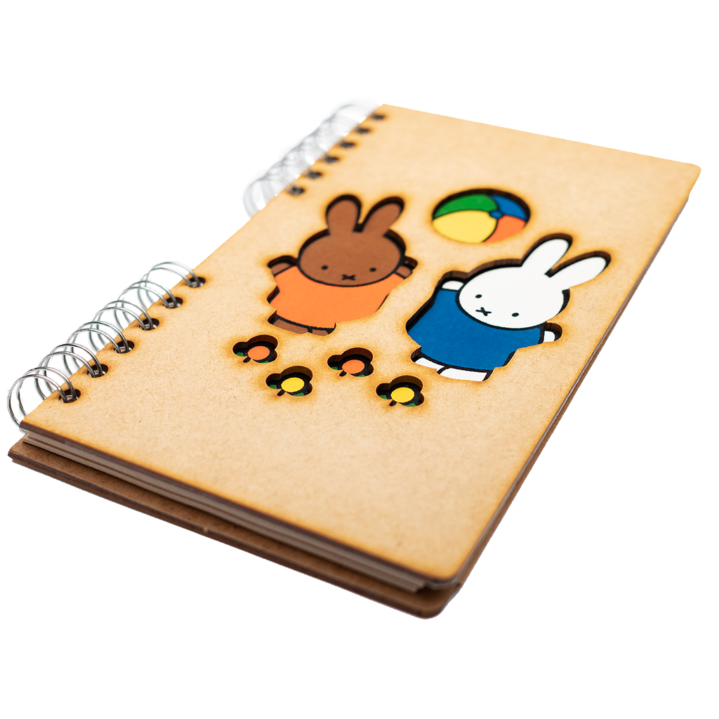 Duurzaam Houten Notitieboek – Komoni – Nijntje & Nina – Miffy – & – Nina – Gerecycled papier – Navulbaar