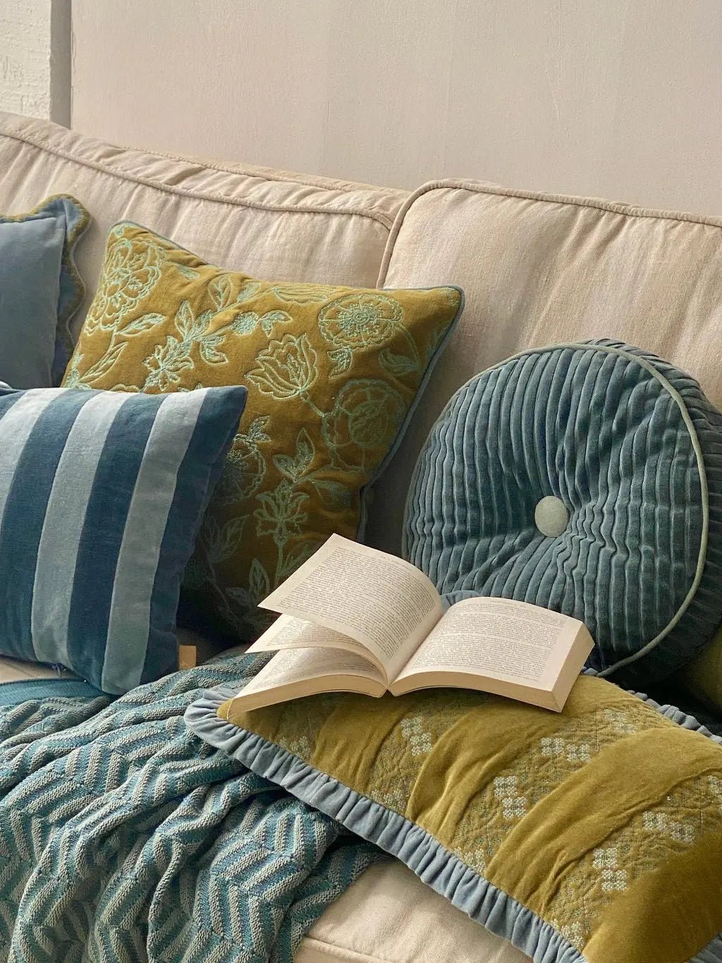 Kussenhoes | Rosabelle Chintz Olive kussenhoes van Sanctuary Living