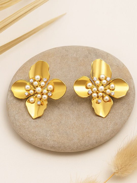 Met bloemen versierde studs – Oorknopjes – Vergulde legering, namaaksteen en parel